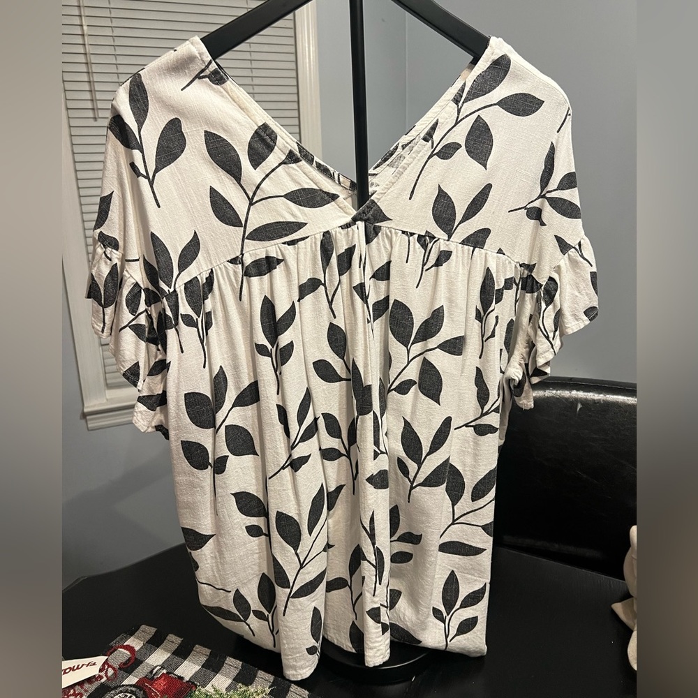 Babydoll/Peplum Fit Blouse in Linen Blend with Flutter/Ruffle Sleeves